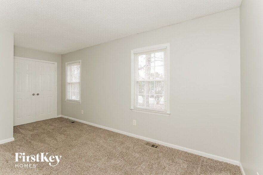 Building Photo - 11106 5 Cedars Rd