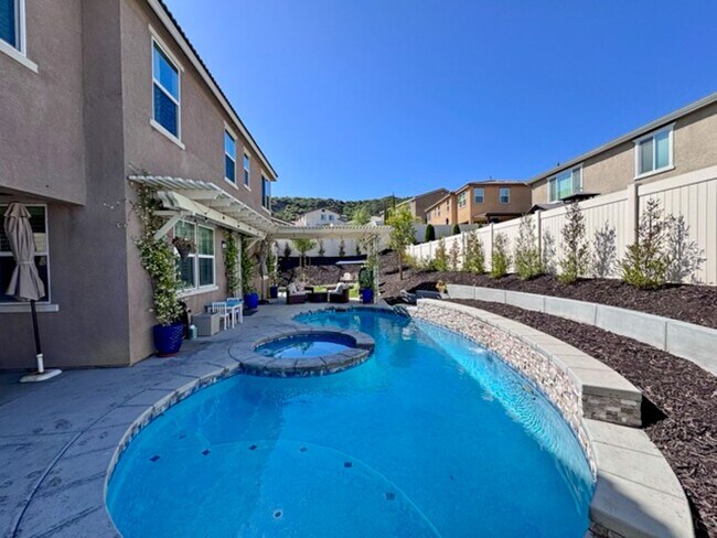 Building Photo - Stunning 5 Bedroom + Office Home with Priv...