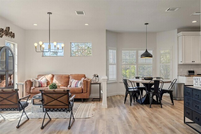 Building Photo - 310 Saddle Blanket Dr