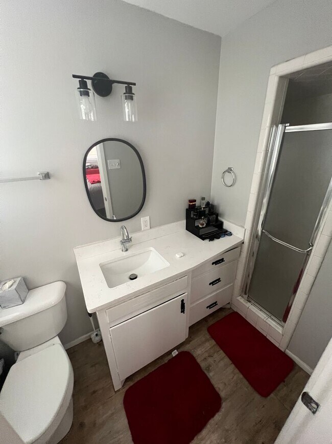 Building Photo - Pre Leasing for Fall 2026!! 4/3 in Medical District!