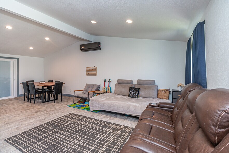 Open Living/Dining Area - 27222 Plumwood Ave