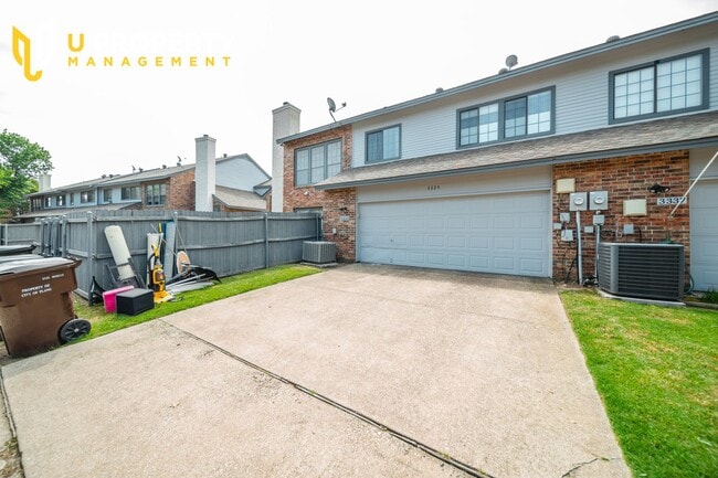 Building Photo - Sweet townhome in the heart of Plano