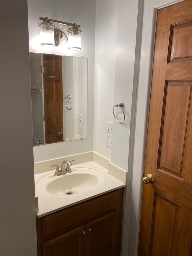 Building Photo - 1227 N Cleaver St