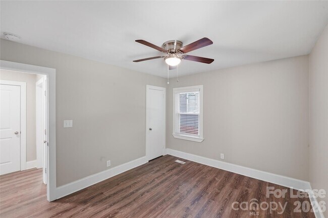 Building Photo - 4239 Dinglewood Ave