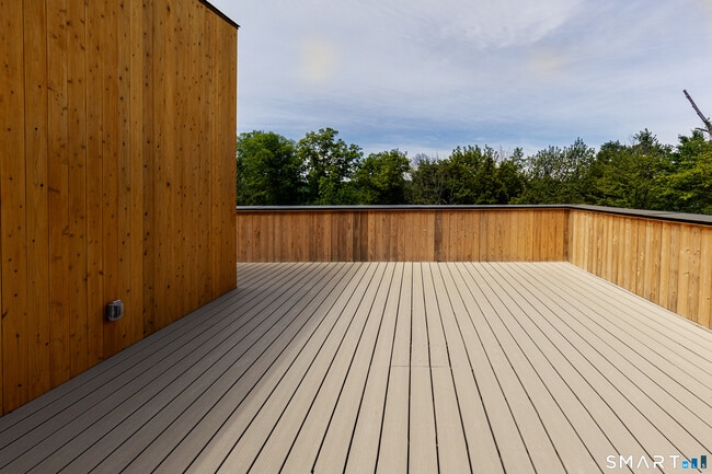 Building Photo - 205 E Hyerdale Dr