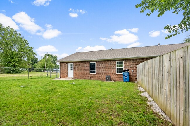 Building Photo - Pioneer Ln Duplex