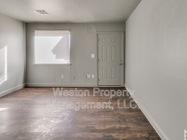 Building Photo - 2101 Westchester Dr