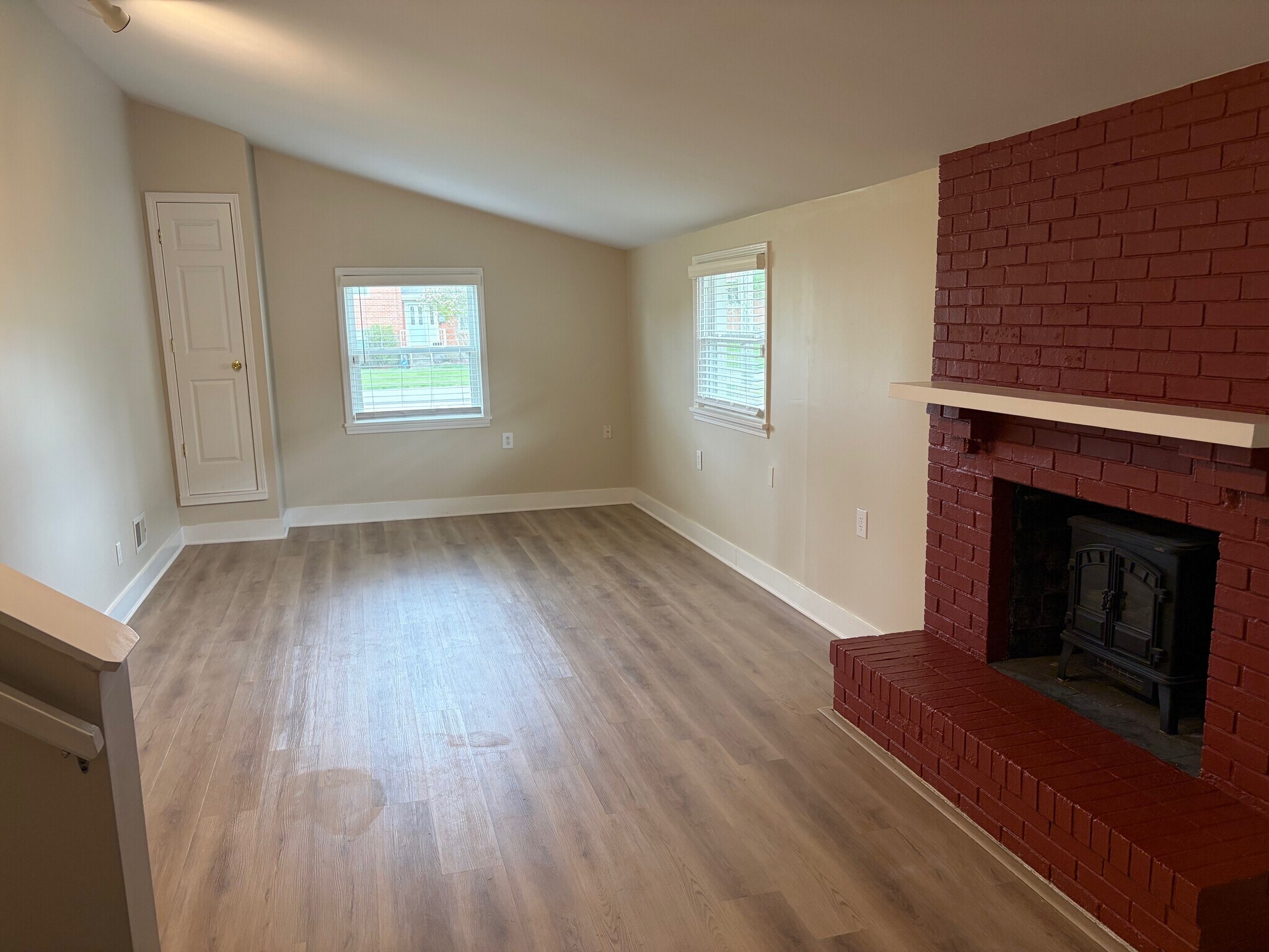 Building Photo - 7408 Lorenzo Ln