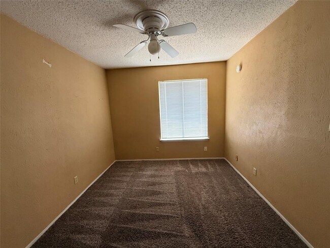 Building Photo - 9611 Blue Creek Ln