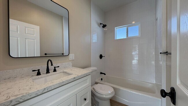 Building Photo - 1018 College Ave