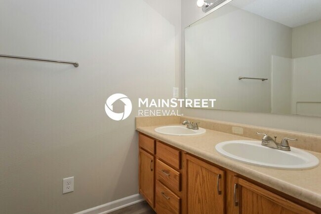 Building Photo - 4 Bedroom Pet-Friendly Home in Plainfield, IN with Main Street Renewal