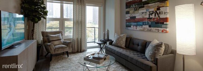 Building Photo - Studio, 1 bath Condo - 850 N Clark St