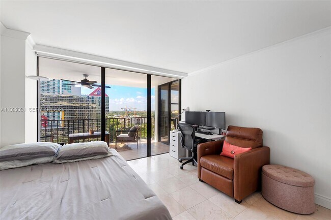 Building Photo - 1915 Brickell Ave