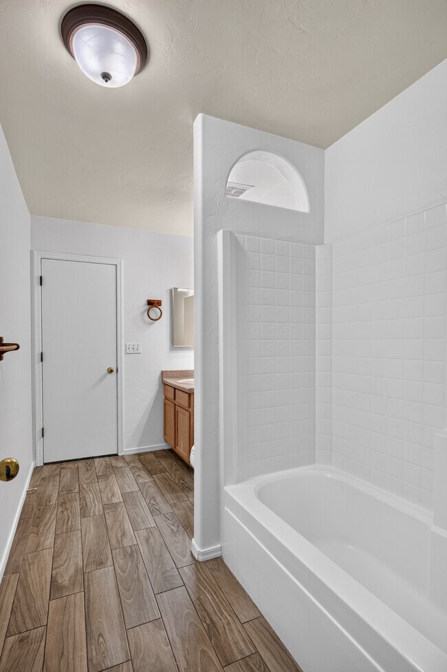 Building Photo - 8998 E Laurie Ann Dr