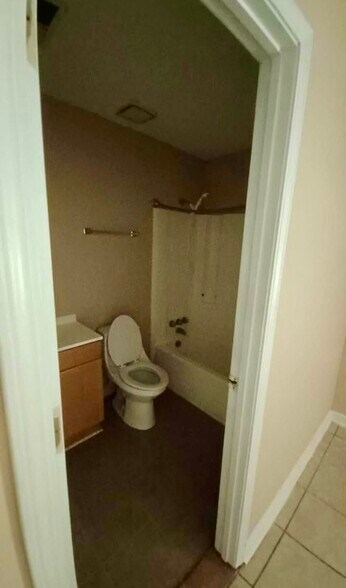 Building Photo - 801 Sandpiper Dr