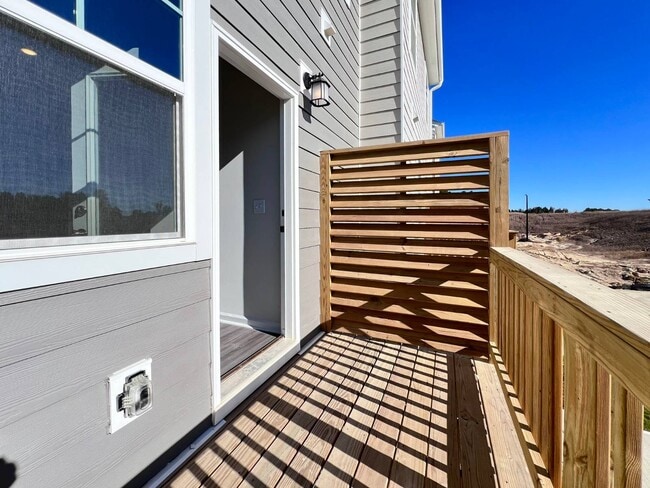 Building Photo - 1988 Rosedale Rdg Ave