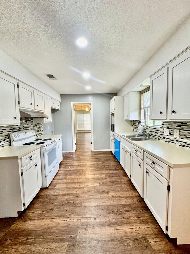 Building Photo - 5122 Moultrie Dr