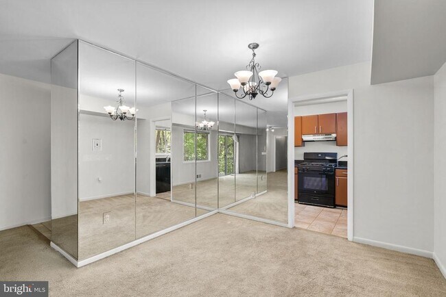 Building Photo - 10643 Weymouth St