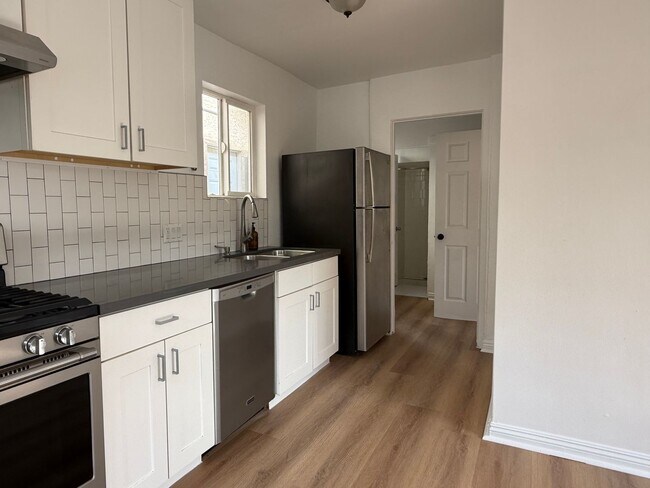 Building Photo - 241 N Ave 49