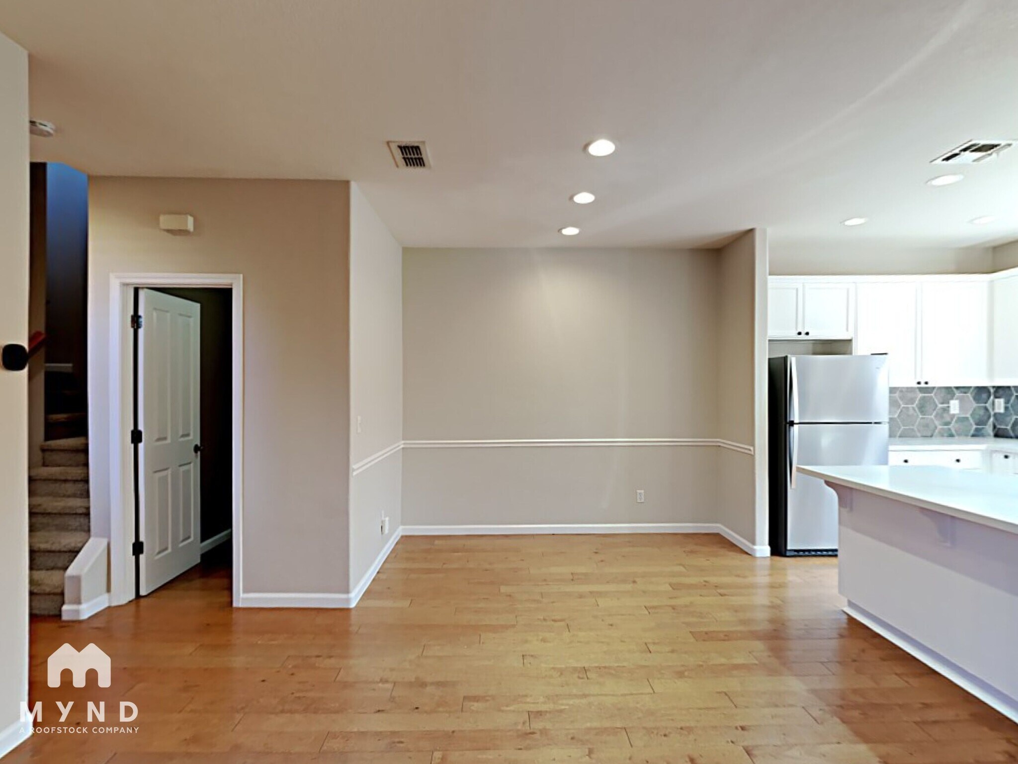 Building Photo - 398 Metro Ln