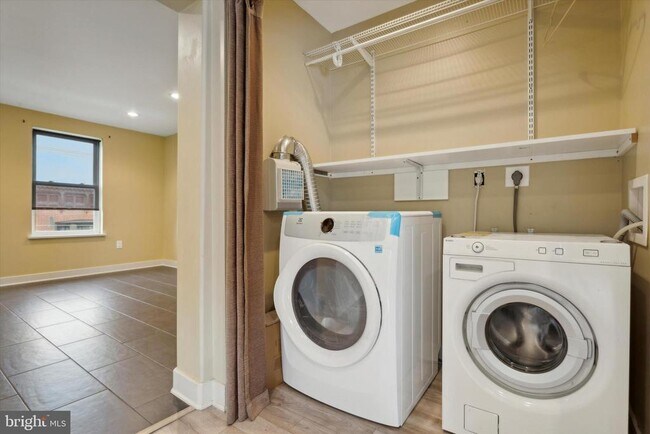 Building Photo - 1183 S 13th St