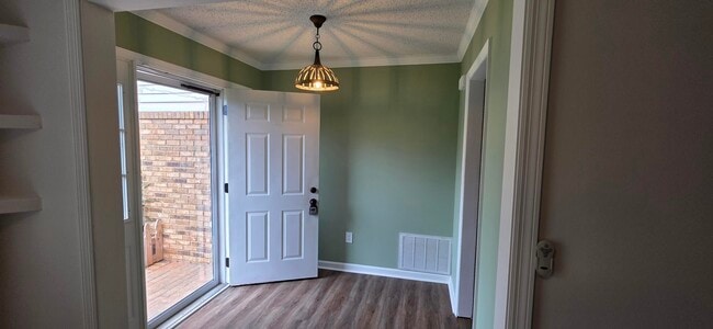 Building Photo - 4011 Pinnacle Way