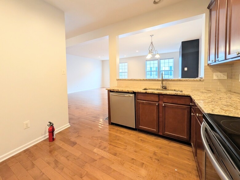 Building Photo - 7123 Silverleaf Oak Rd