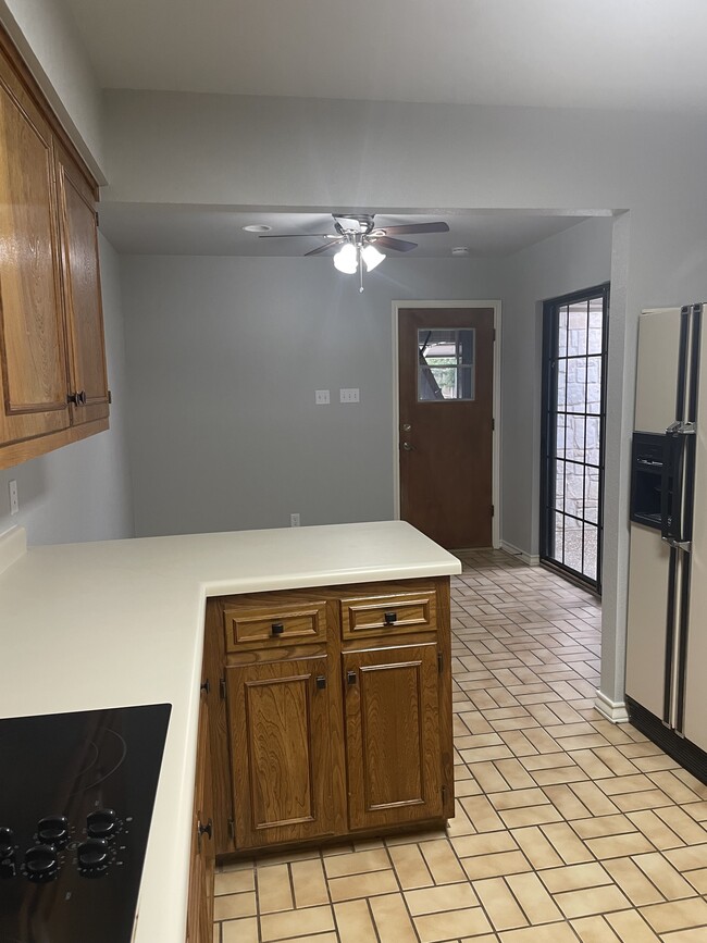 Building Photo - 1801 Woodstone Dr