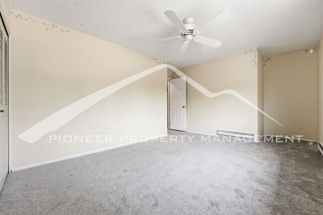 Building Photo - Charming Townhouse with Washer/Dryer and 1-Car Garage
