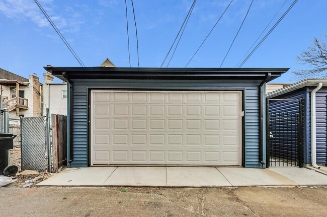 Building Photo - 6626 S Ingleside Ave