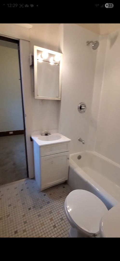 Building Photo - 2 Bedroom 2 Bath Single Family Home