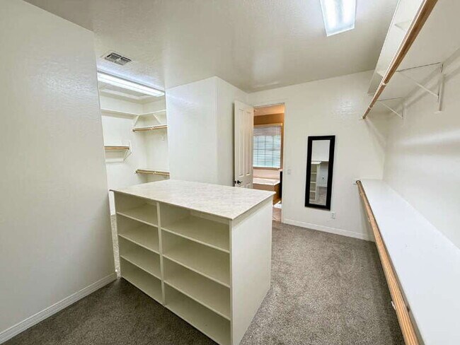 Building Photo - 6250 S Rochester Dr