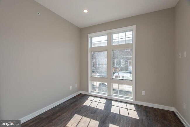 Building Photo - 1340 S 13th St