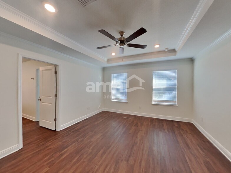 Building Photo - 27318 St Andrews Ave