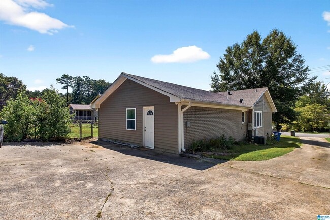 Building Photo - 1112 Blue Ridge Blvd