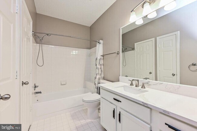 Building Photo - 13070 Autumn Woods Way
