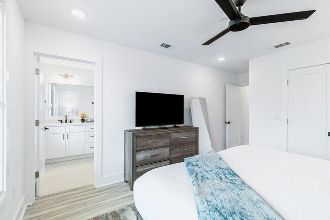 Building Photo - 125 Blue Eden Lp