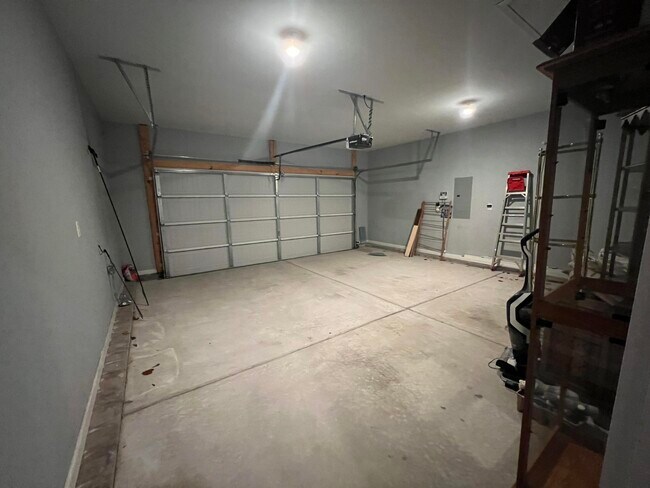 Building Photo - 3177 Mayflower Ln