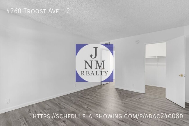 Building Photo - Beautiful 1 Bedroom + 1 Bath + Private Patio