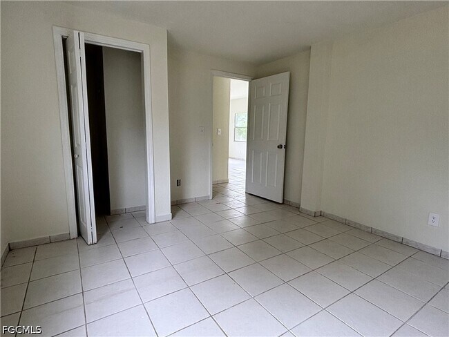 Building Photo - 2150 Panama Ave
