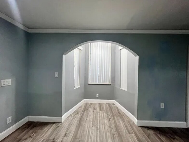 Building Photo - 2337 37th St S