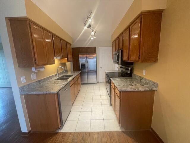 Building Photo - 1581 Dover Hill N