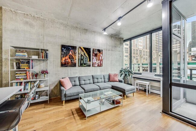 Building Photo - 235 W Van Buren St