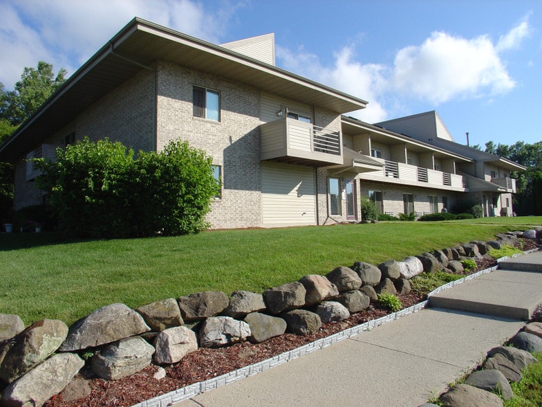 Maple Grove Apartments N59 W24050 Clover Dr Sussex WI 53089
