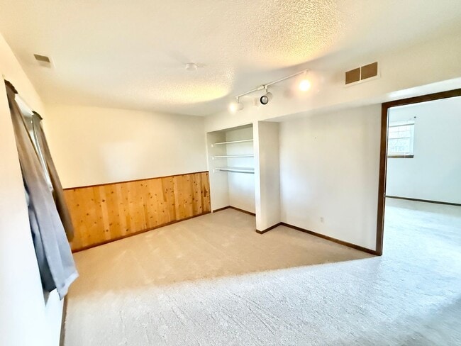 Building Photo - 6515 Flintridge Dr