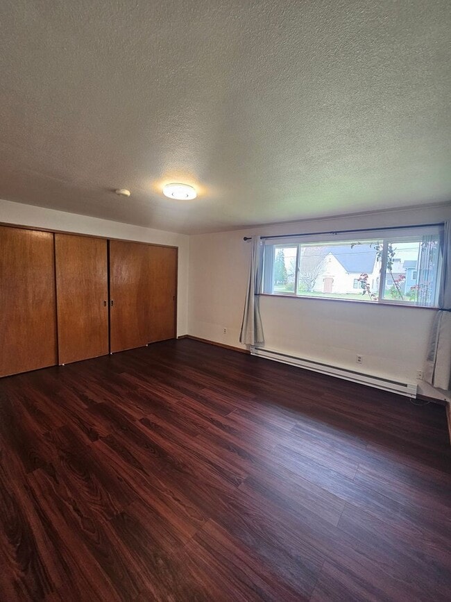 Building Photo - 1404 S Cherry St