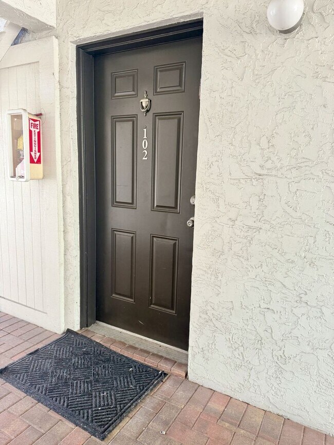 Building Photo - 2 bed 2 bath condo in Rosemary's District