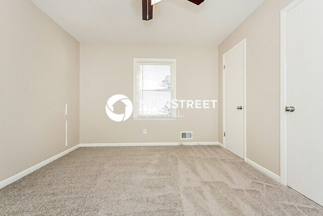 Building Photo - 4 Bedroom Pet-Friendly Home in RIVERDALE, GA with Main Street Renewal