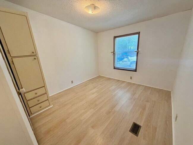 Building Photo - 166 Smith Ln