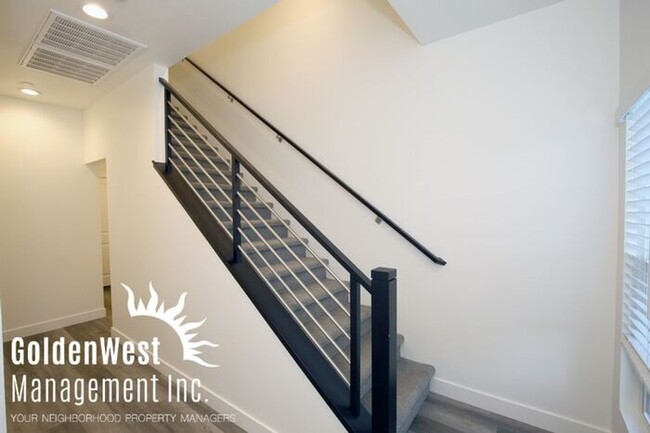 Building Photo - Sophisticated 4Bdm 4Ba New Build Townhome